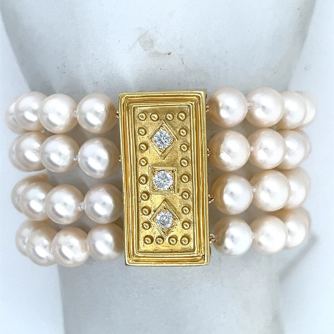 Retro Gold Cultured Akoya Pearl 7 Inch Bracelet 0.35 Carat Natural Diamond Clasp
