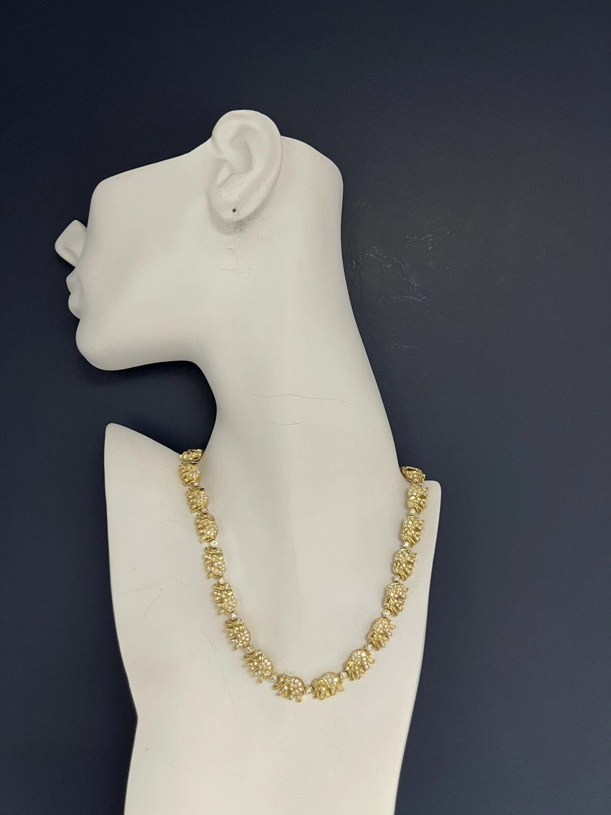 Retro Gold 5.50 Carat Natural Brilliant Colorless Diamond Elephant Necklace 1990