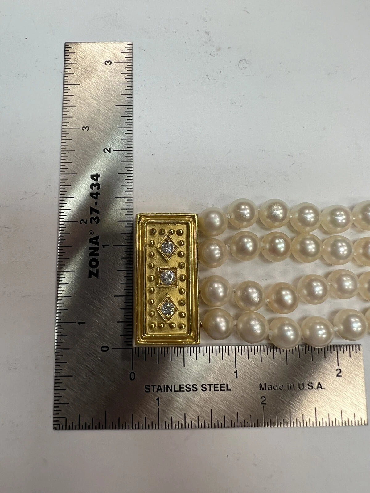 Retro Gold Cultured Akoya Pearl 7 Inch Bracelet 0.35 Carat Natural Diamond Clasp