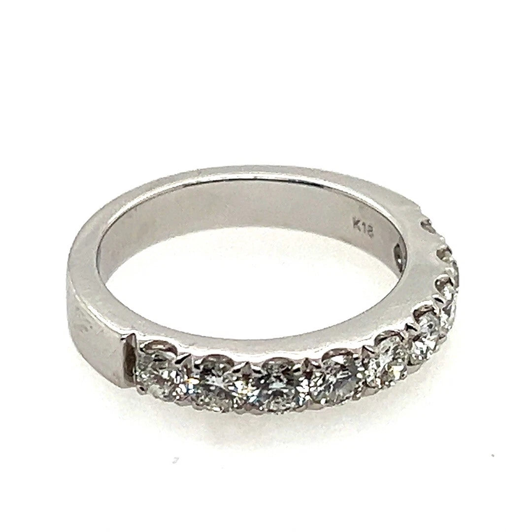 Modern Gold 0.85 Carat Natural Round Ideal Colorless VS Diamond Engagement Band