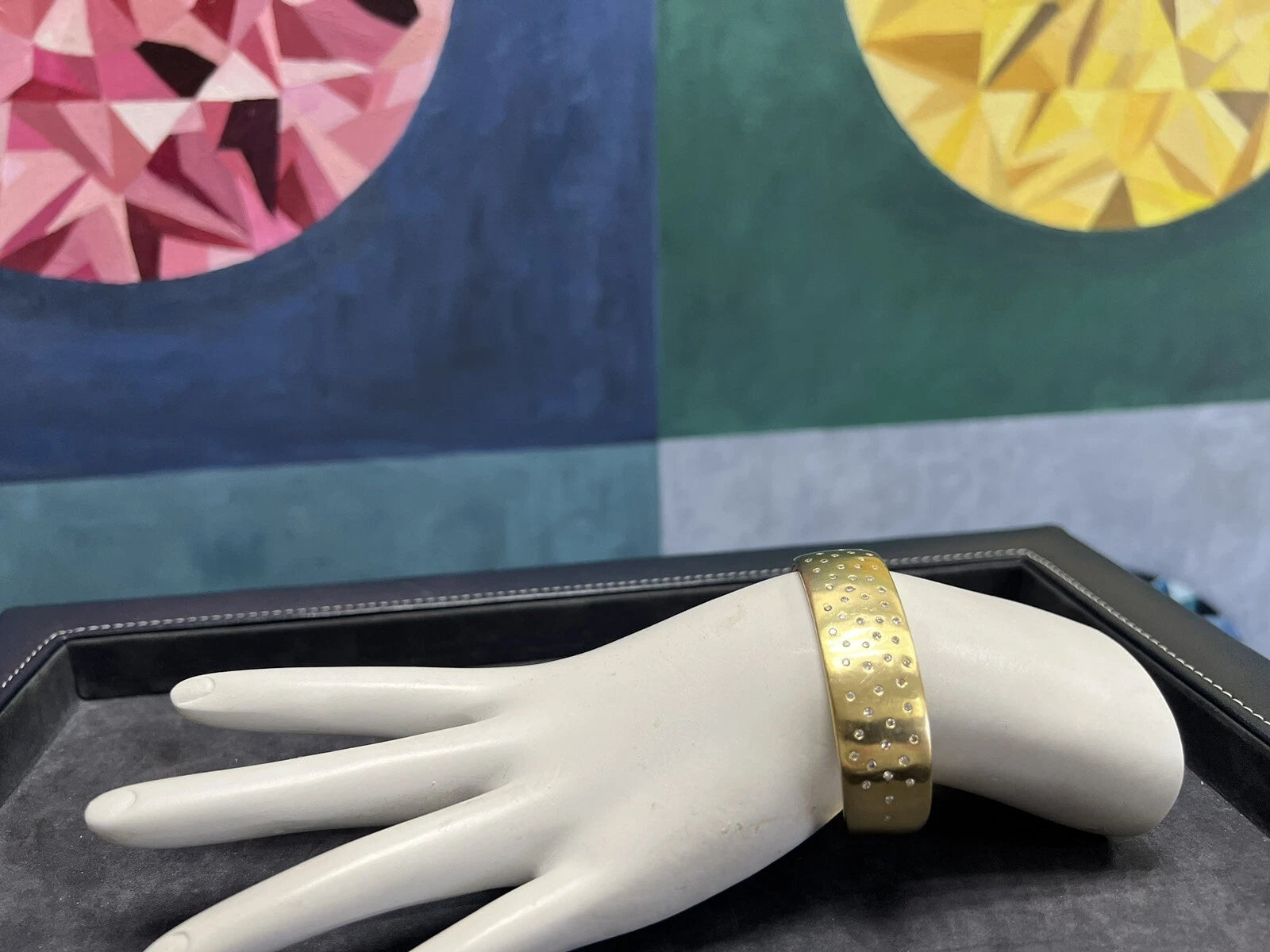Modern Gold 1.10 Carat Natural Diamond Bangle Bracelet Signed By Raoul Sosa