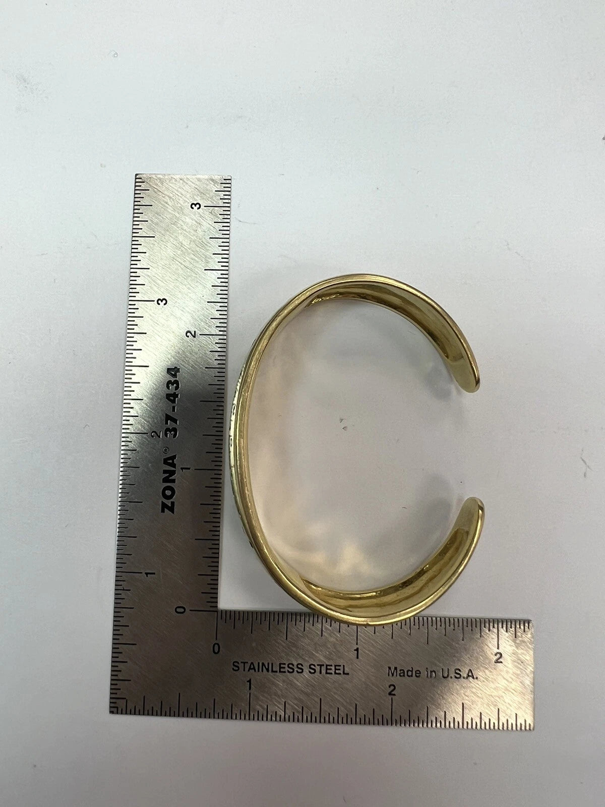 Modern Gold 1.10 Carat Natural Diamond Bangle Bracelet Signed By Raoul Sosa