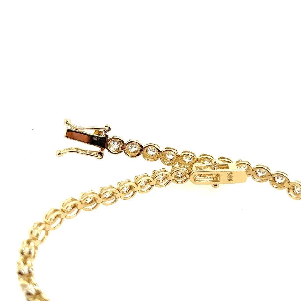 Modern Gold 2.60 Carat Natural Round Brilliant Colorless Diamond Tennis Bracelet