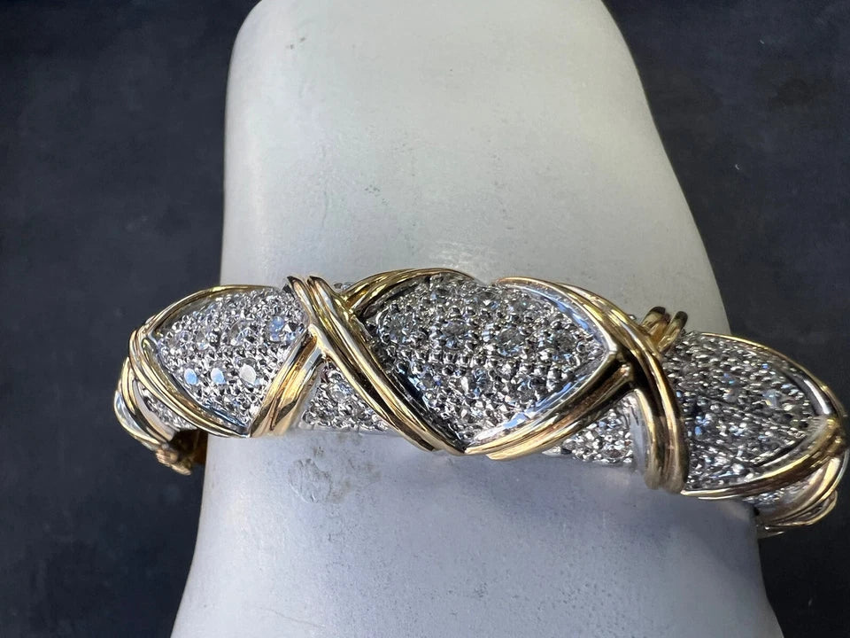 Retro Gold 2.50 Carat Natural Colorless Round Diamond Bangle Bracelet Circa 1960