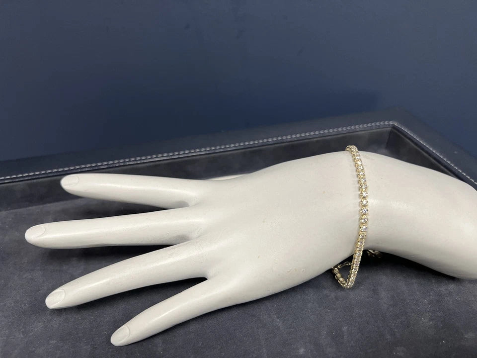 Modern Gold 2.00 Carat Natural Round Brilliant G-H VS Diamond Tennis Bracelet