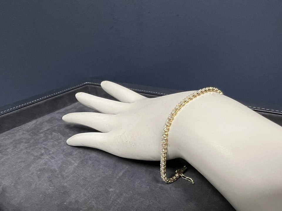Modern Gold 2.00 Carat Natural Round Brilliant G-H VS Diamond Tennis Bracelet