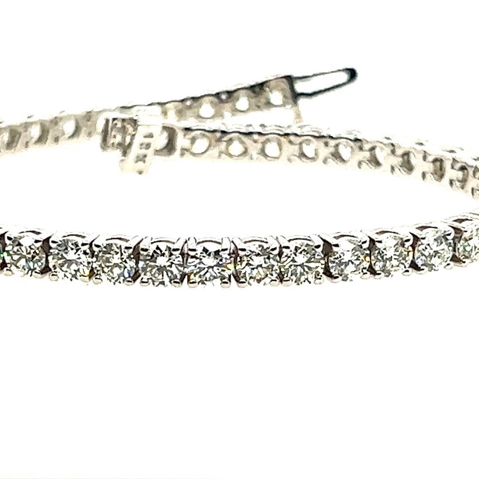 Modern Gold 8.72 Carat Natural Round Brilliant Colorless Diamond Tennis Bracelet
