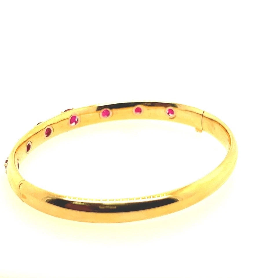 Retro Gold 2.27 Carat Round Natural Red Thailand Ruby Bangle Bracelet Circa 1960