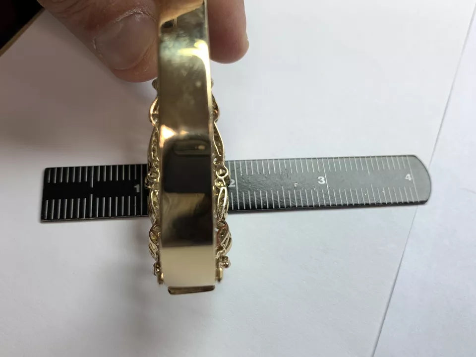 3.70 Carat Retro Gold Bangle Natural Green Emerald Gemstone & Diamond Circa 1970