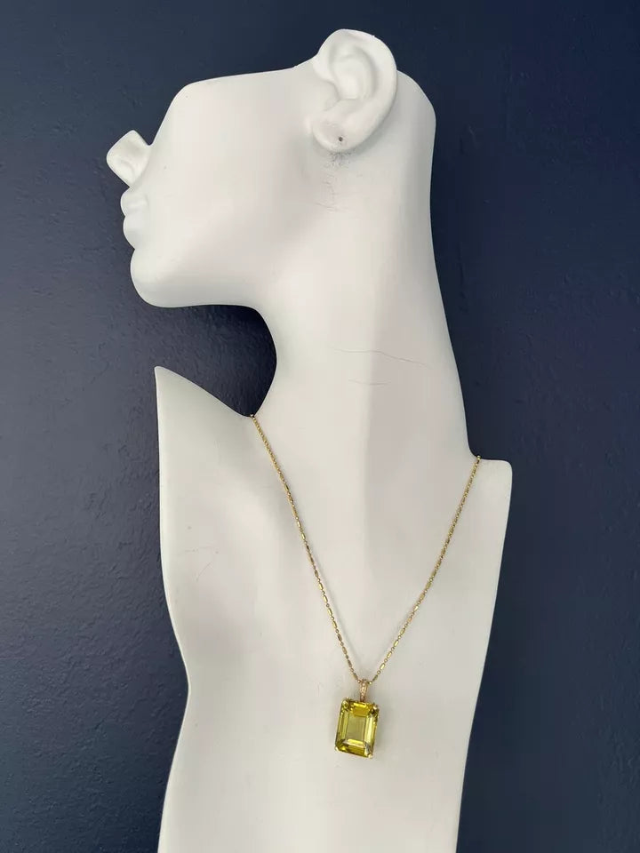 Retro GIA Certified 23.67 Carat Greenish Yellow Natural Chrysoberyl Gold Pendant