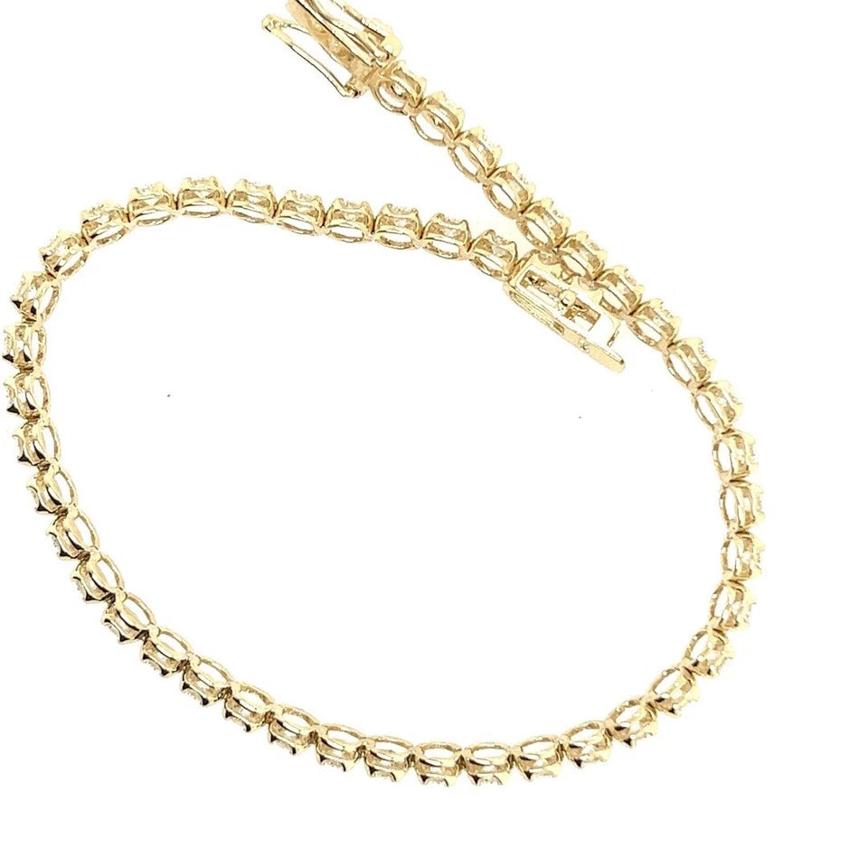 Modern Gold 2.60 Carat Natural Round Brilliant Colorless Diamond Tennis Bracelet