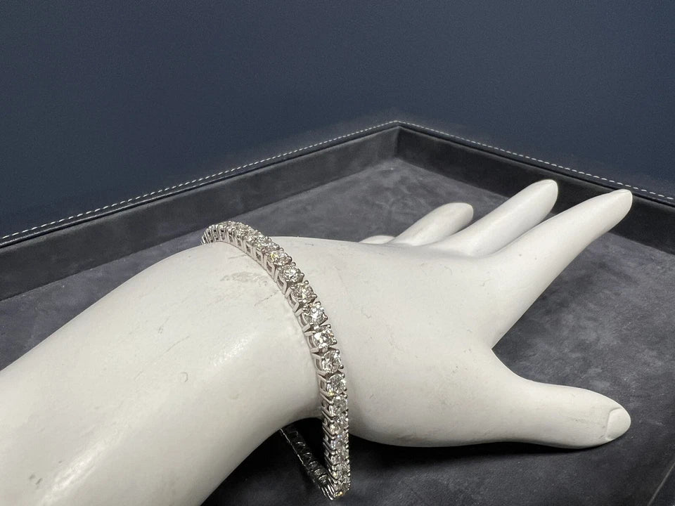 Modern Gold 8.72 Carat Natural Round Brilliant Colorless Diamond Tennis Bracelet