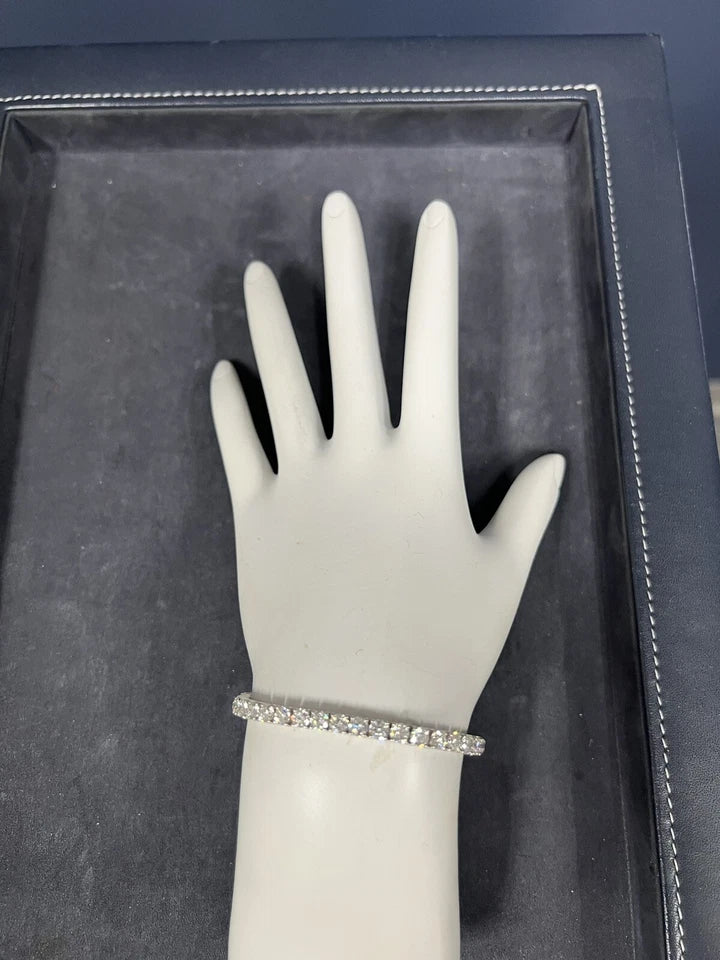 Modern Gold 8.72 Carat Natural Round Brilliant Colorless Diamond Tennis Bracelet