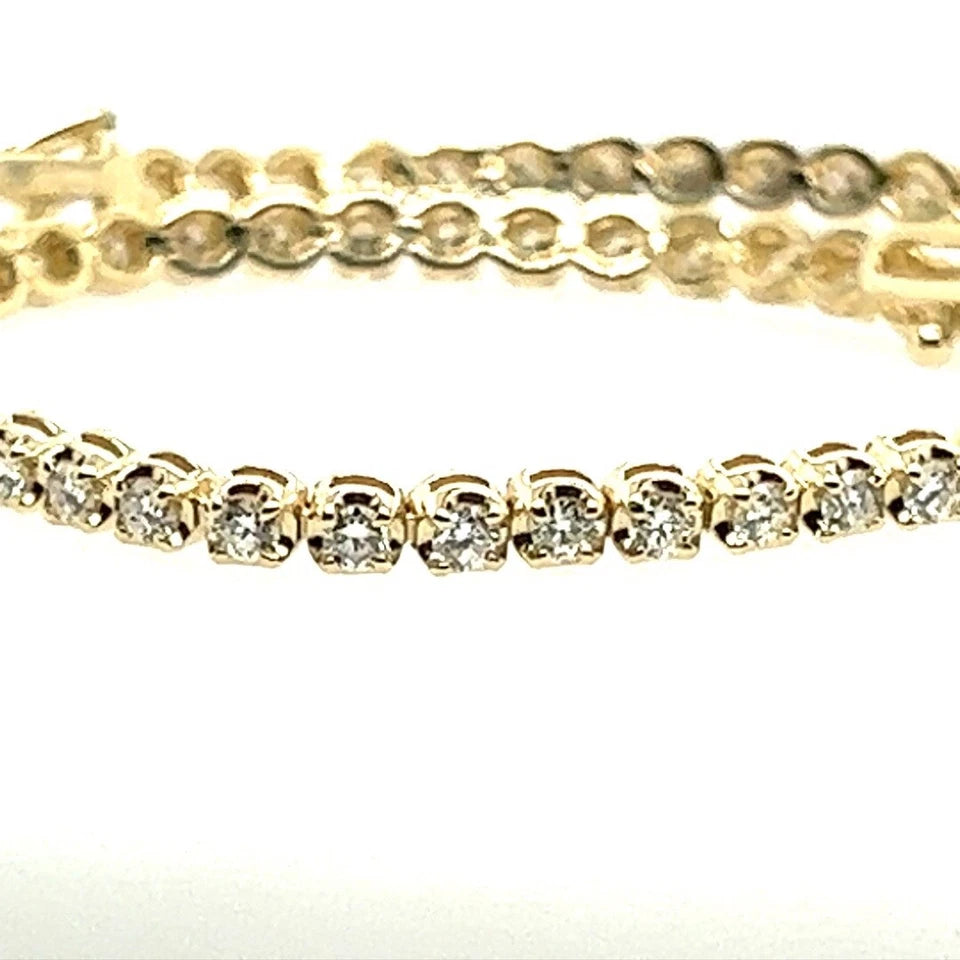 Modern Gold 2.00 Carat Natural Round Brilliant G-H VS Diamond Tennis Bracelet