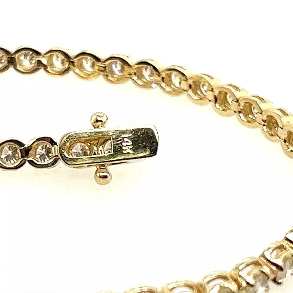 Modern Gold 2.00 Carat Natural Round Brilliant G-H VS Diamond Tennis Bracelet