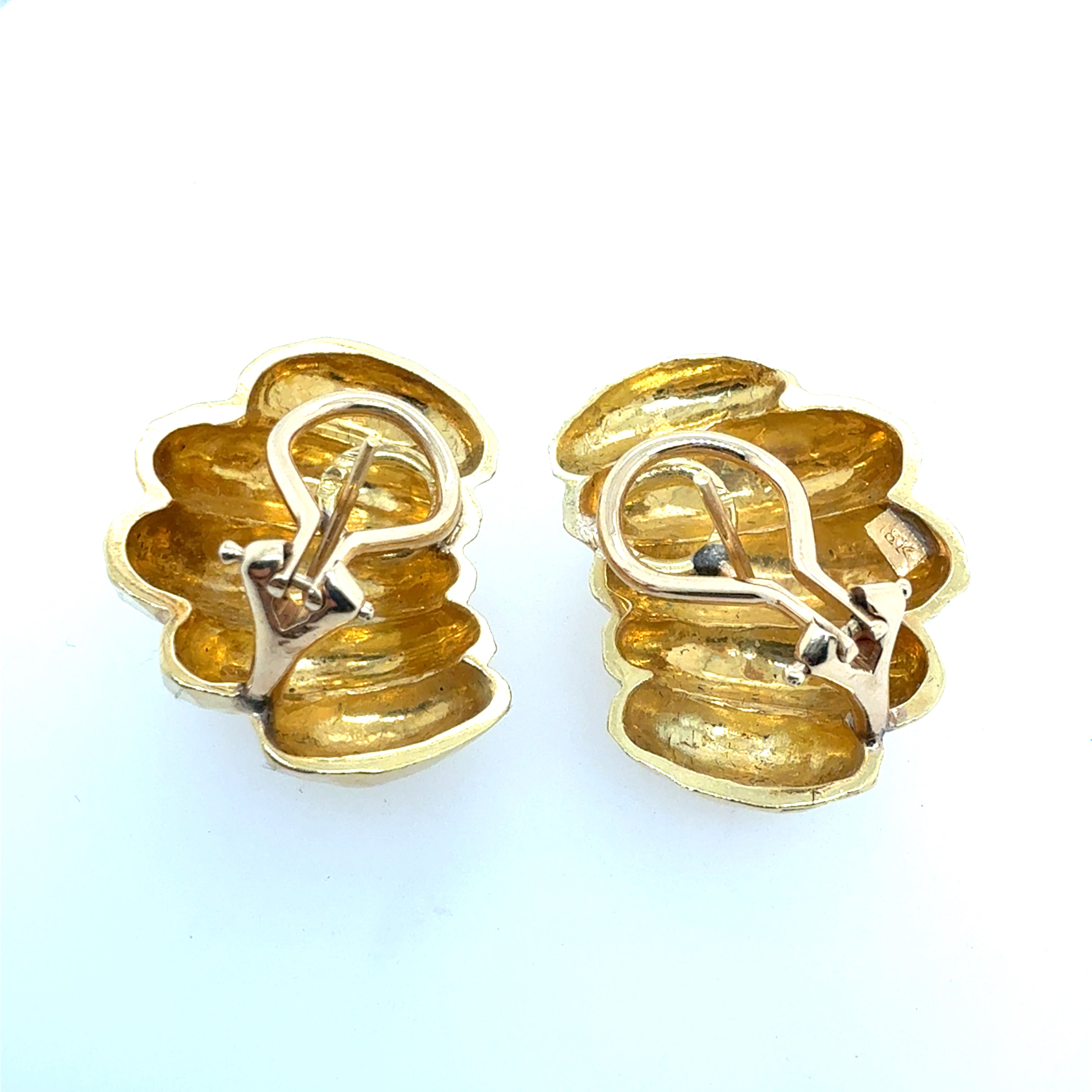 Retro 18K Yellow Gold Hammered Shrimp Style Lever Back Earrings 1990s