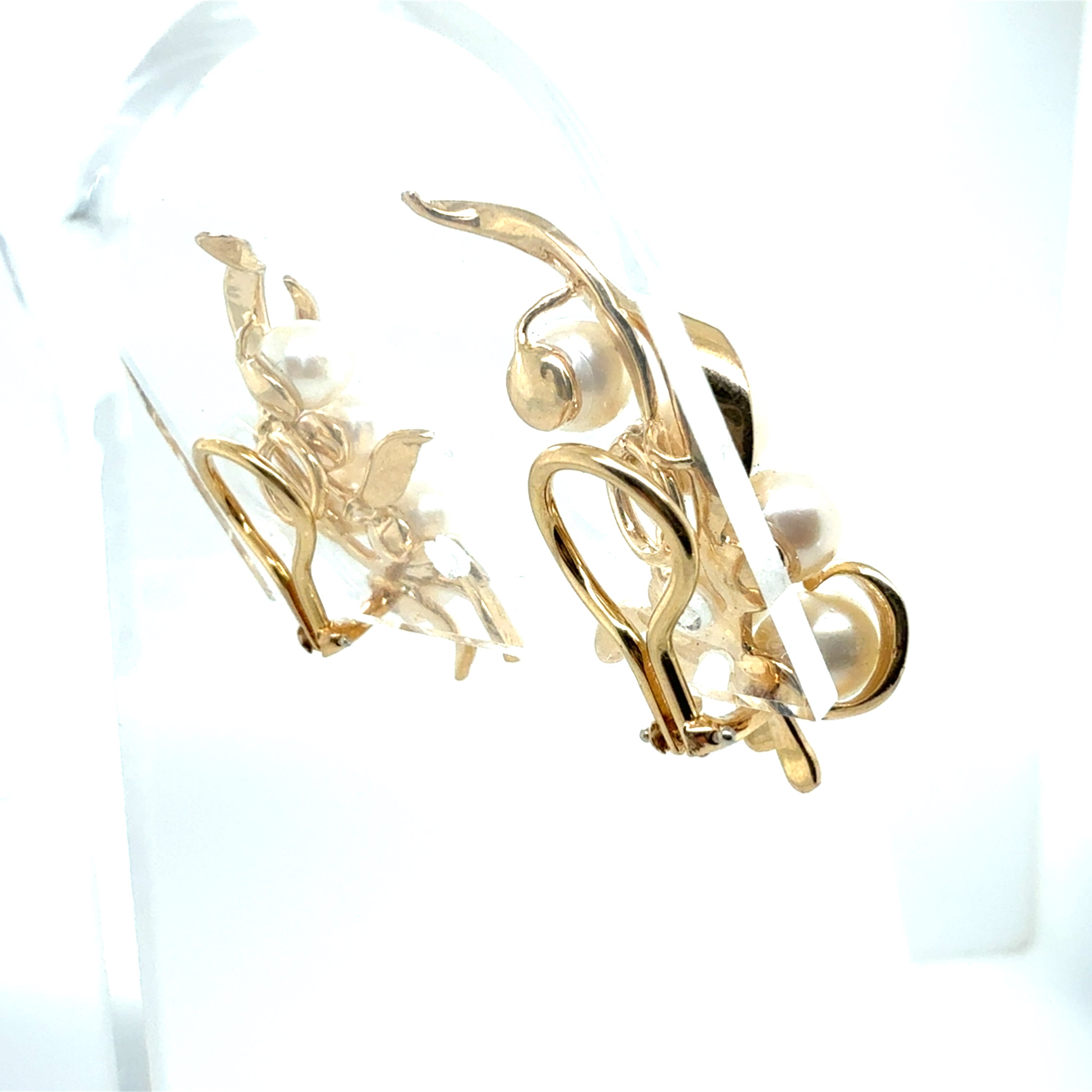 Retro Yellow Gold 7 mm Cultured Pearl Clip Earrings Circa 1970