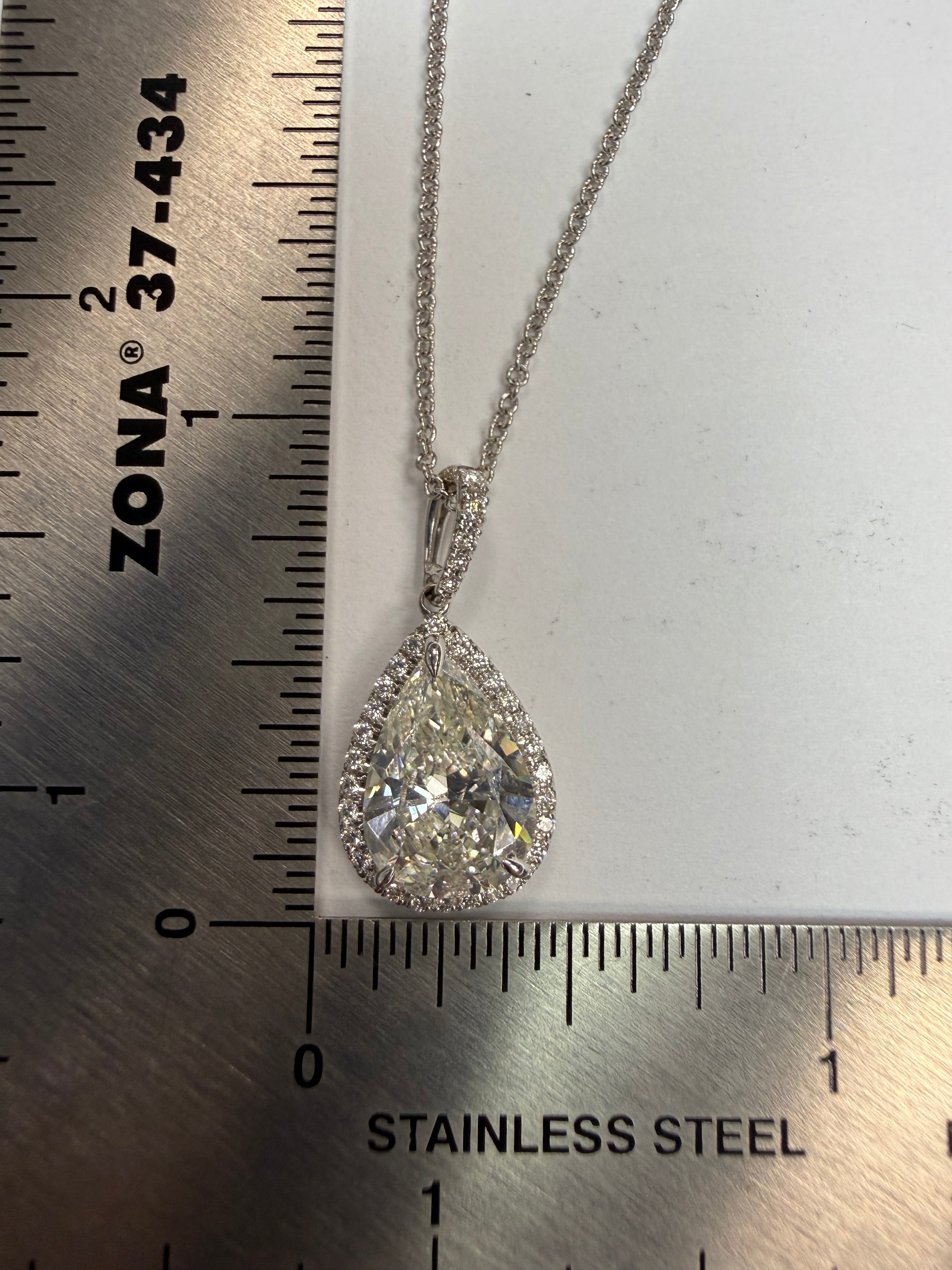 Modern Gold 2.55 Carat Certified Natural Pear Shape H VS2 Diamond Drop Pendant