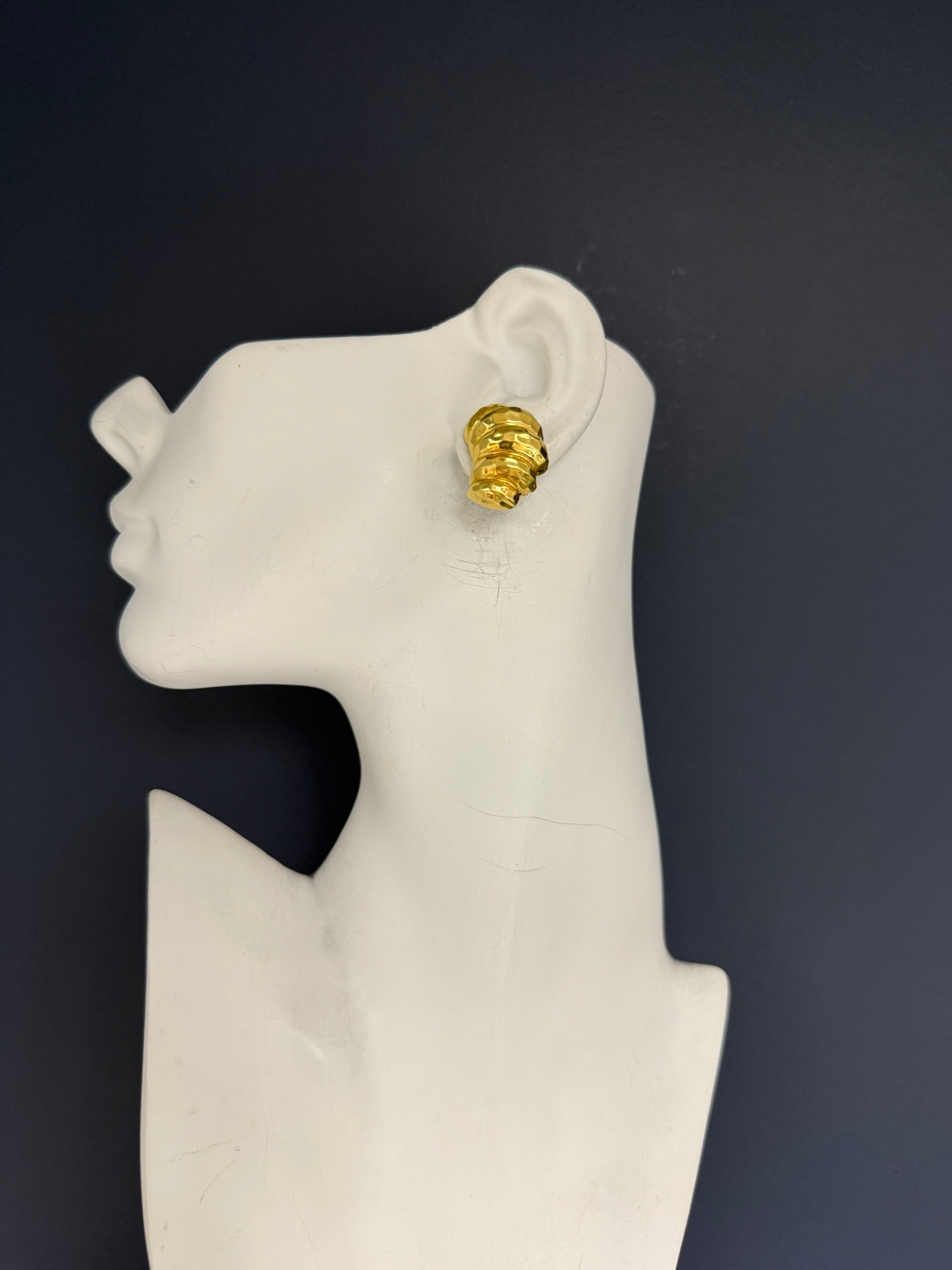 Retro 18K Yellow Gold Hammered Shrimp Style Lever Back Earrings 1990s