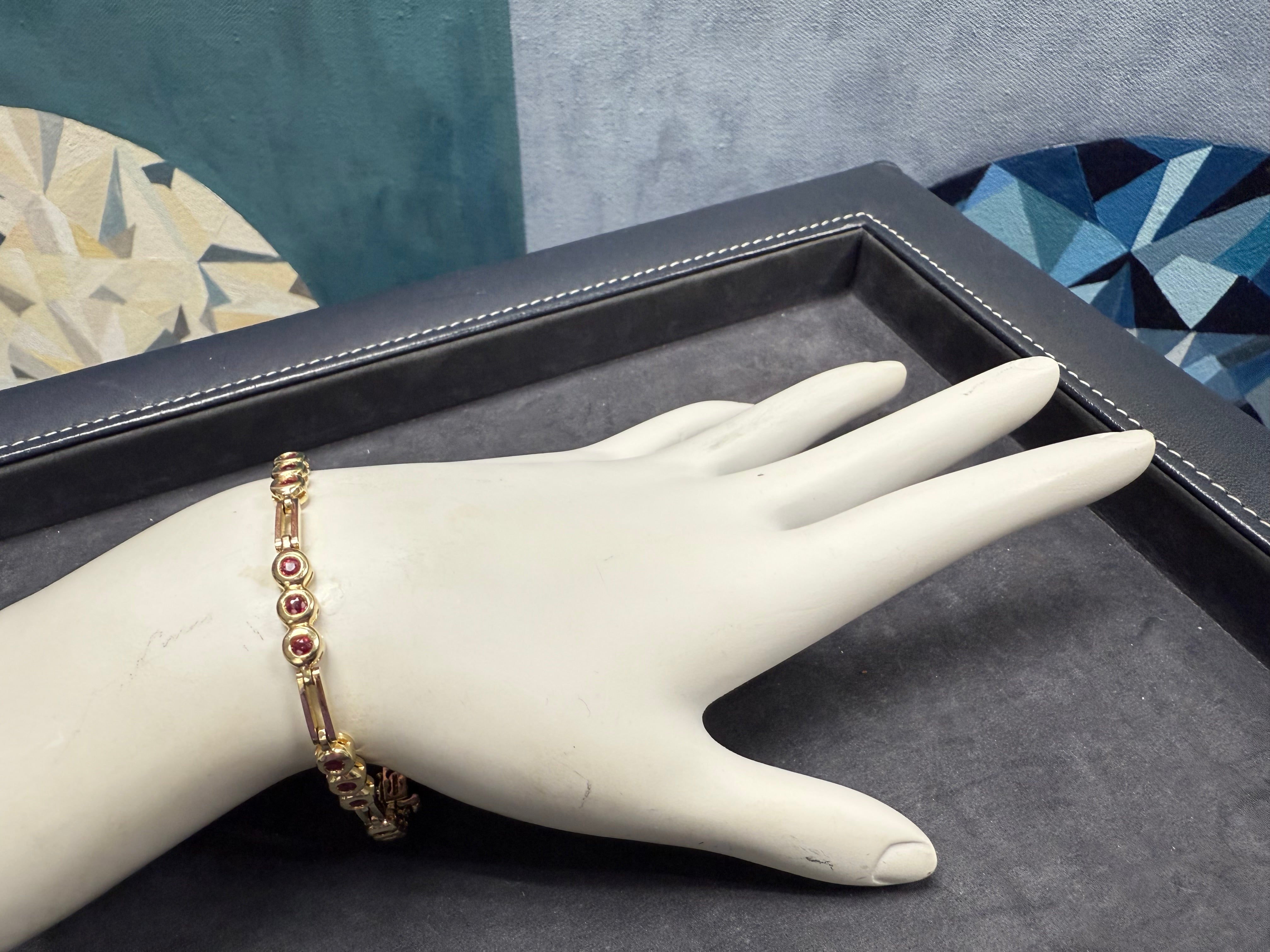 Retro Yellow Gold 0.65 Carat Natural Red Ruby Bracelet Circa 1980