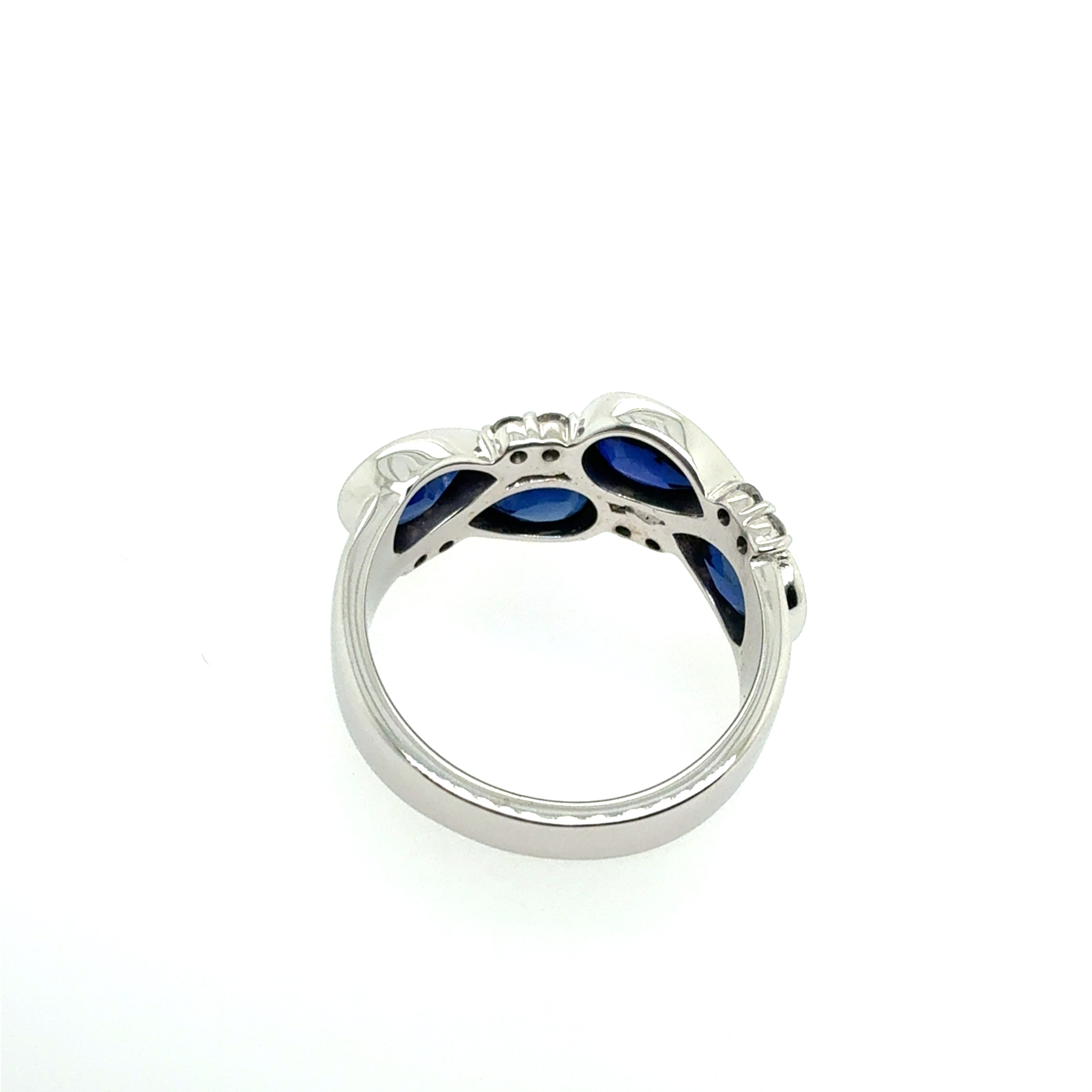 Modern Gold 4.75 Carat Natural Royal Blue Sapphire & Diamond Cocktail Ring