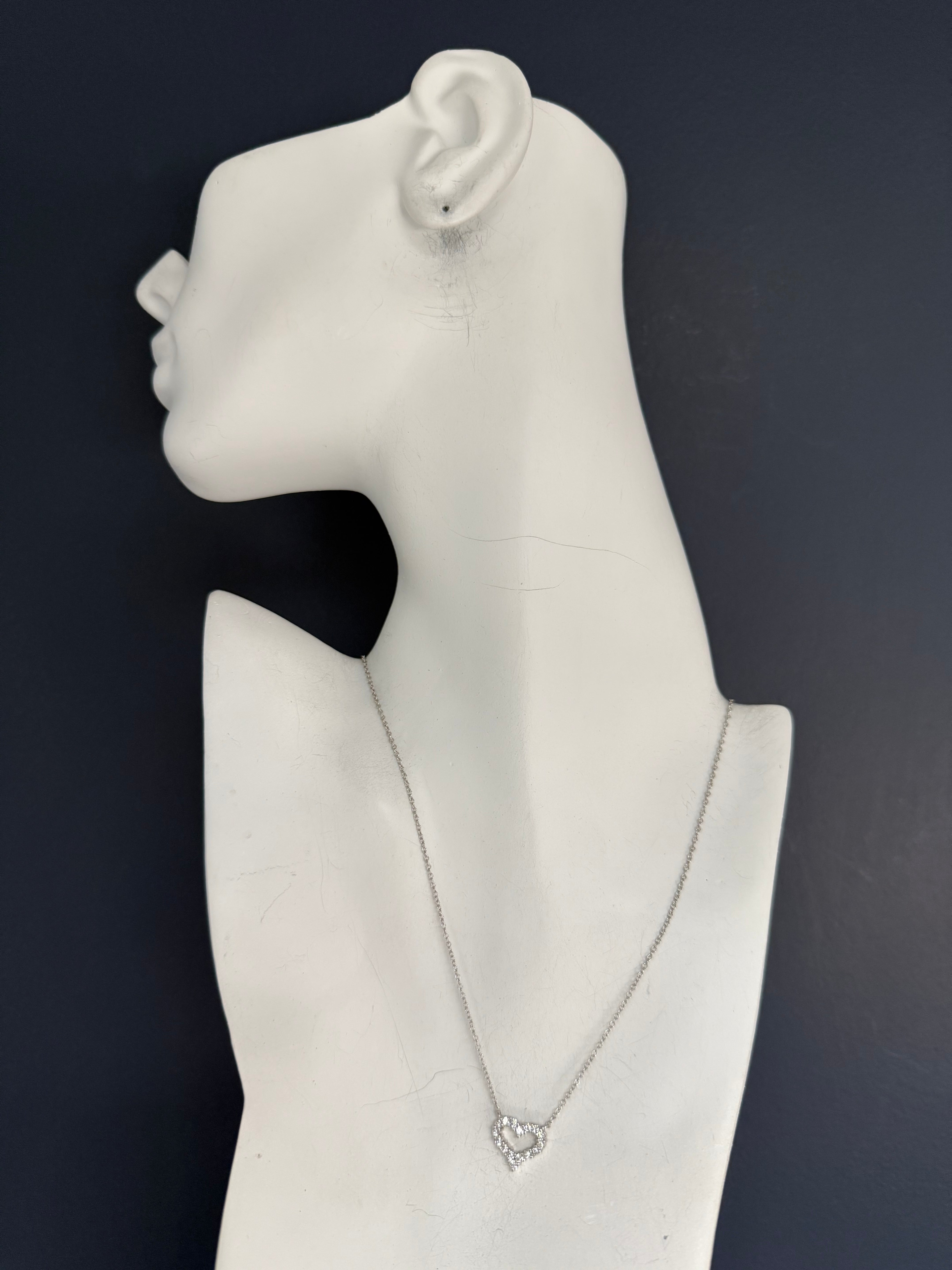 Modern Platinum 0.50 CARAT Natural Diamond Heart Pendant Necklace