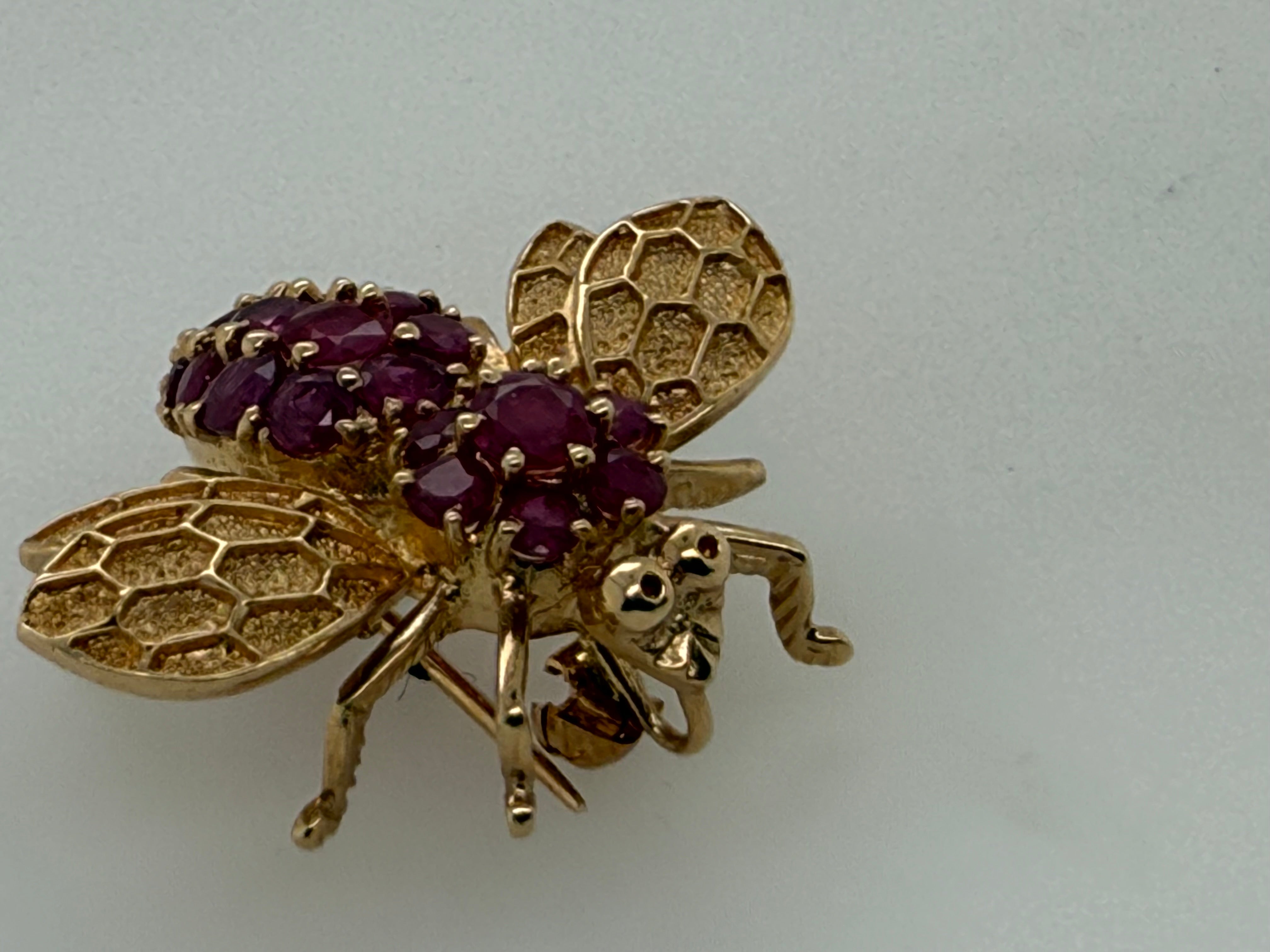 Retro 14K Gold 2.5 Carat Natural Ruby Bee Pin Brooch Circa 1985