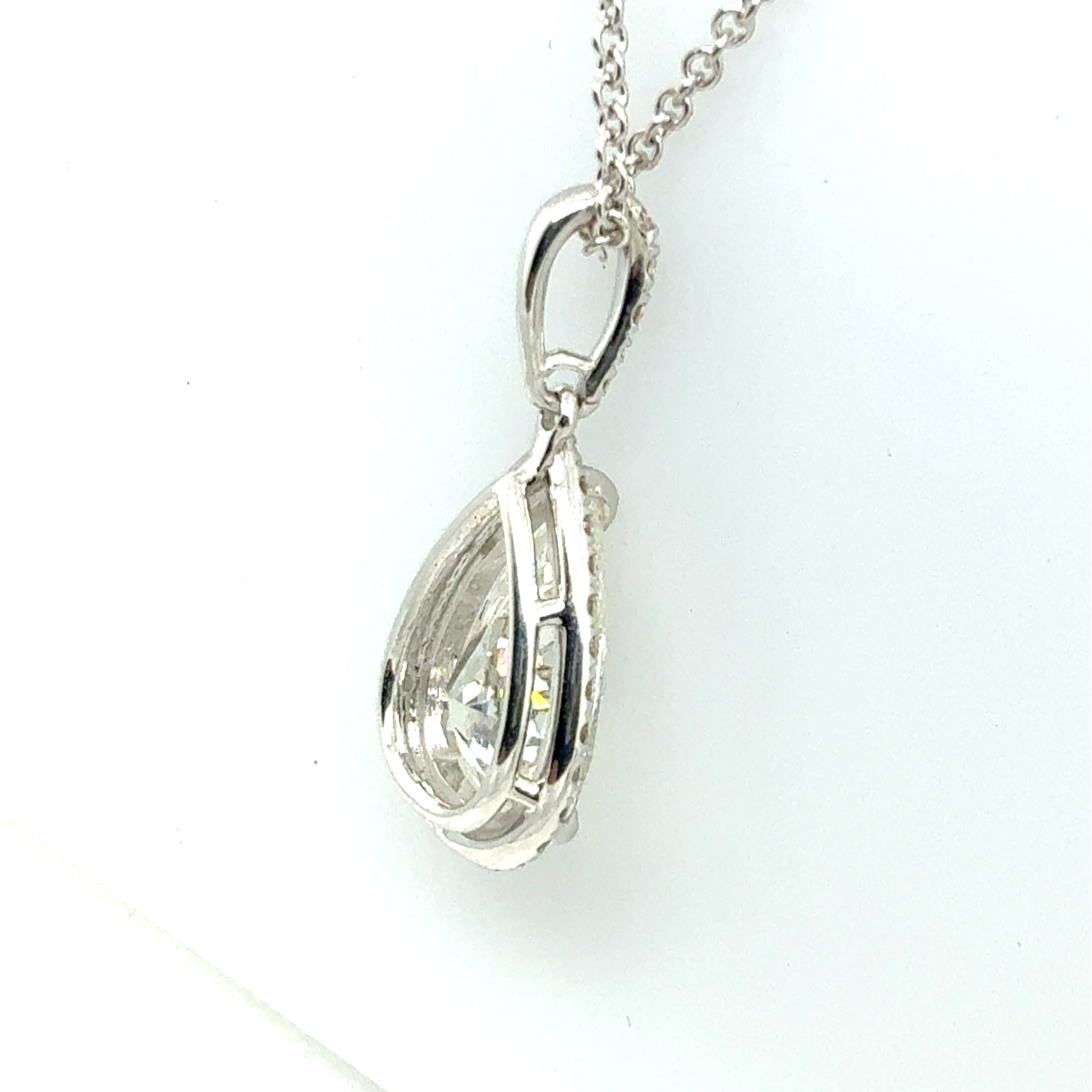 Modern Gold 2.55 Carat Certified Natural Pear Shape H VS2 Diamond Drop Pendant