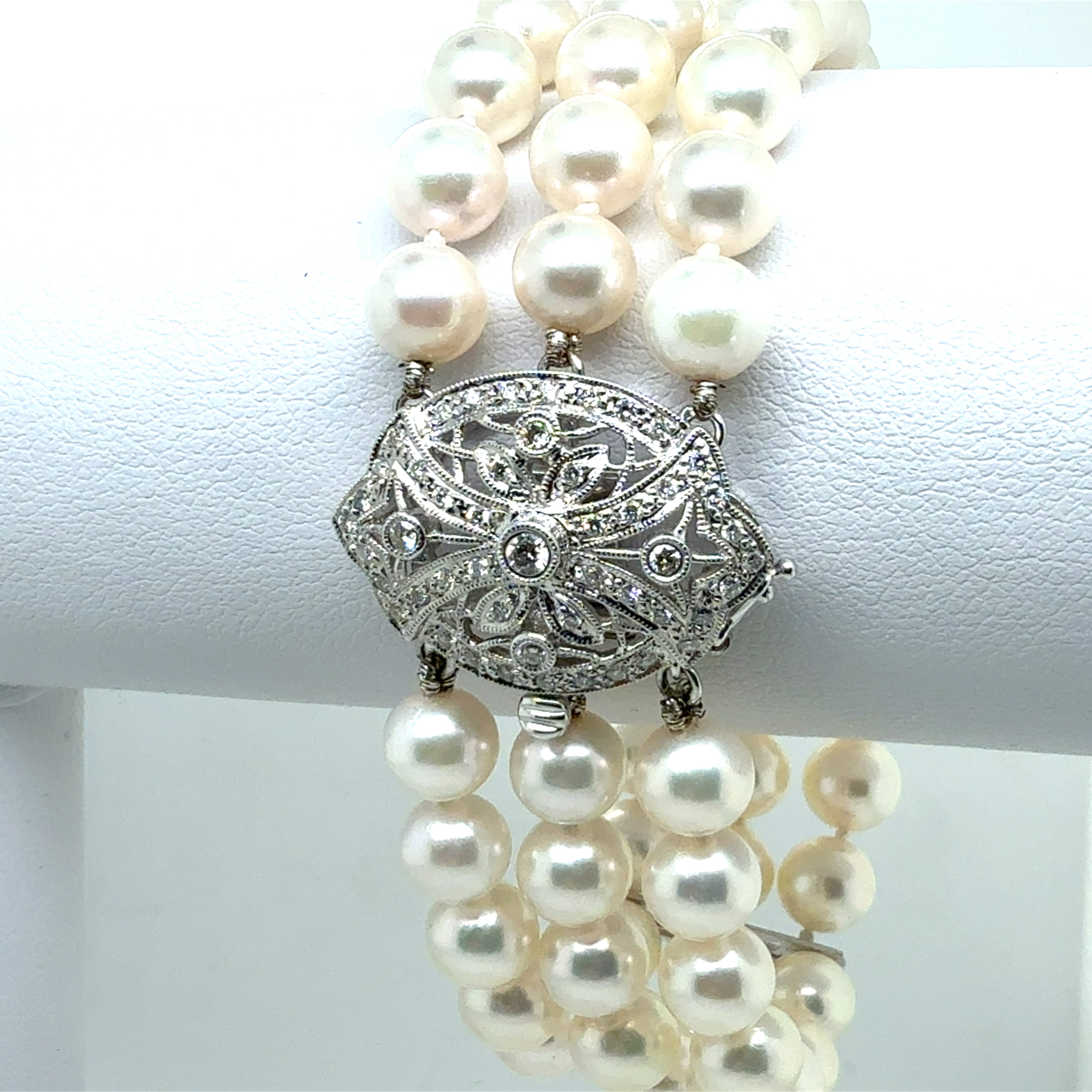 Retro Gold Cultured Akoya Pearl 7 Inch Bracelet 0.8 Carat Natural Diamond Clasp