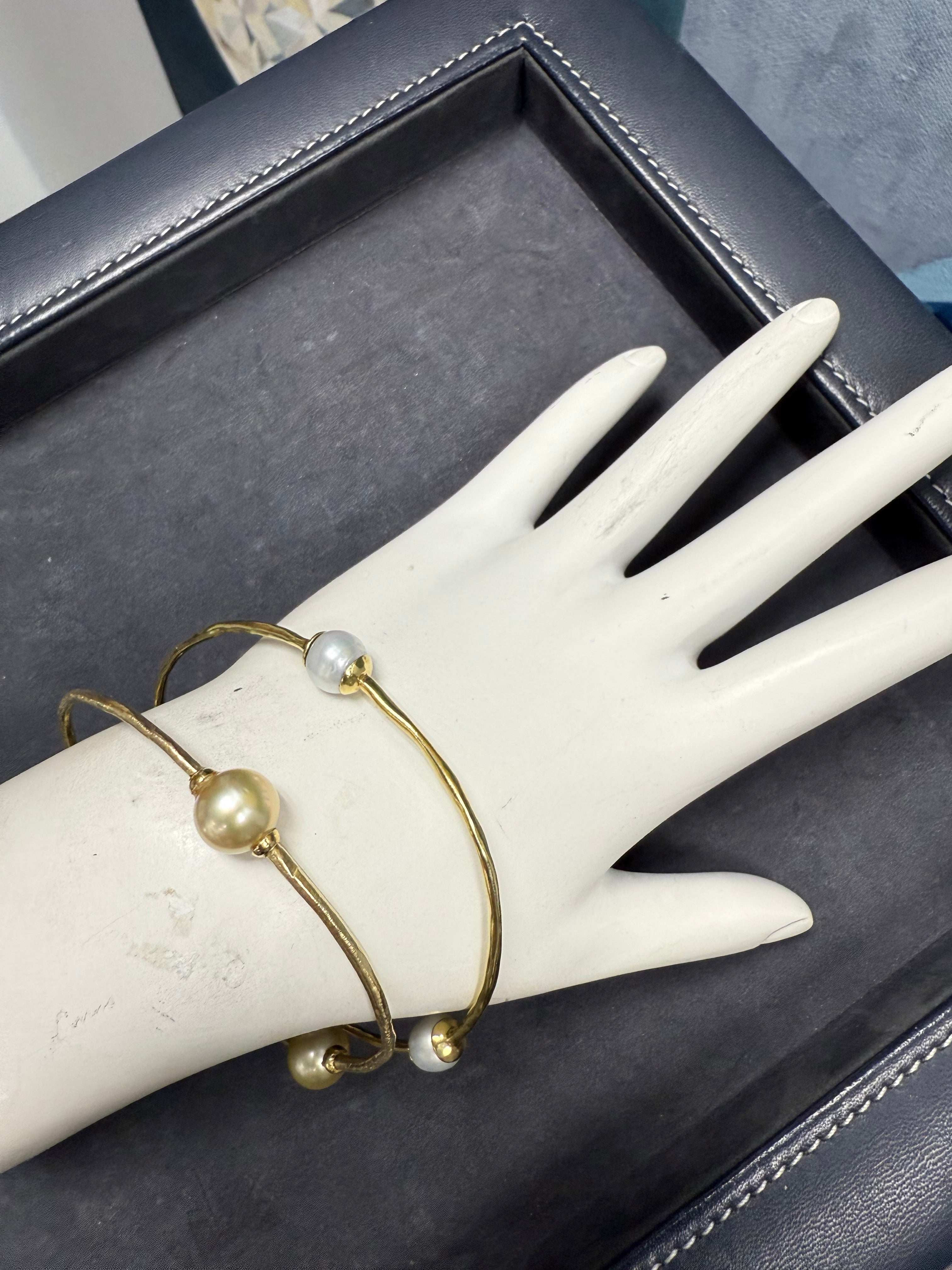 Retro Ippolita Yellow Gold South Sea Pearl Bangle Bracelet Made in Italy