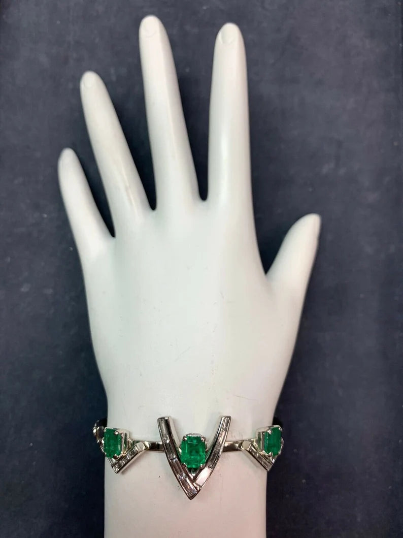 Art Deco Gold Bracelet 5.50 Carat Appx Natural Baguette Diamond & Green Emerald