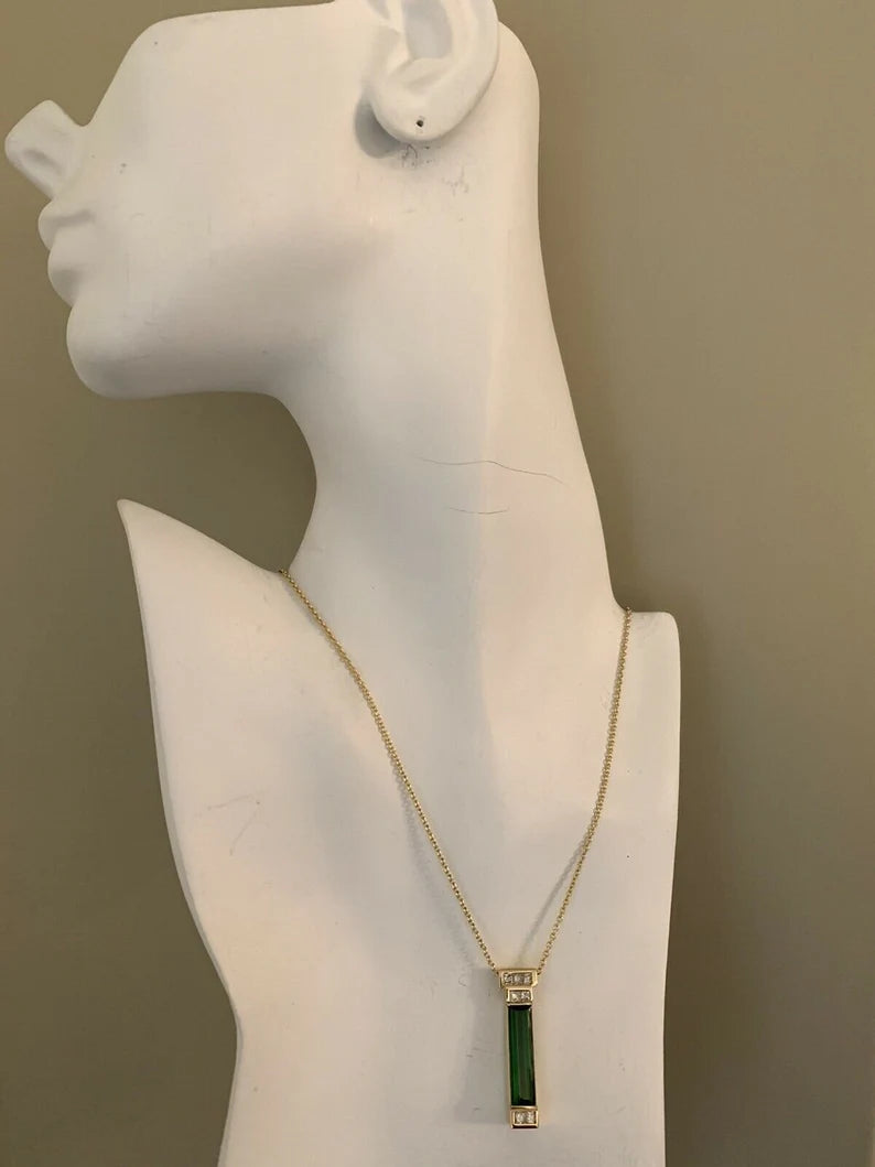 Modern Yellow Gold 7 Carat Natural Green Tourmaline & Diamond Gem Stone Pendant