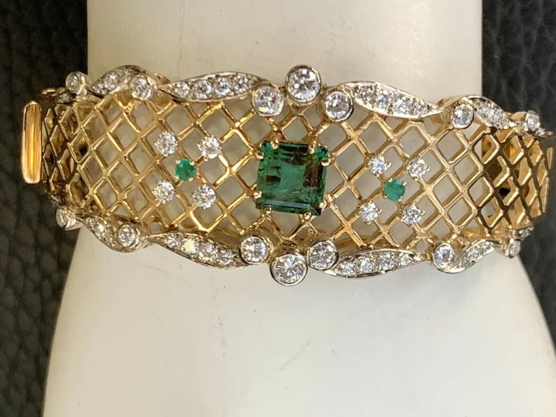 3.70 Carat Retro Gold Bangle Natural Green Emerald Gemstone & Diamond Circa 1970