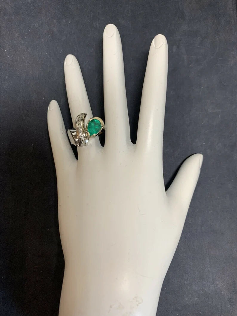 Modern Gold Cocktail Ring 3.25 Carat Natural Green Emerald & Diamond Circa 1970