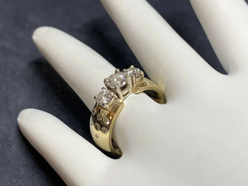 Modern Gold 1.40 Carat Natural Round Diamond Gem Stone Cocktail Engagement Ring