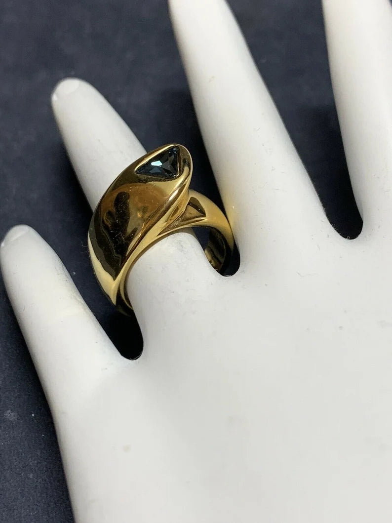 Retro Gold Ring 1 Carat Natural Deep Blue Sapphire Trillion Gem Stone Circa 1960