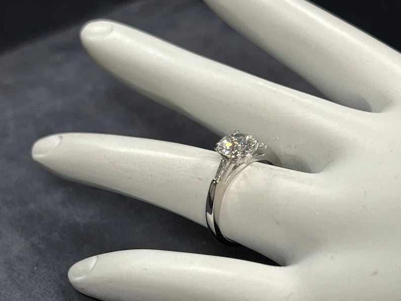 GIA Certified 1.10 Carat Natural Round Diamond E  VS1 XXX Plat Engagement Ring