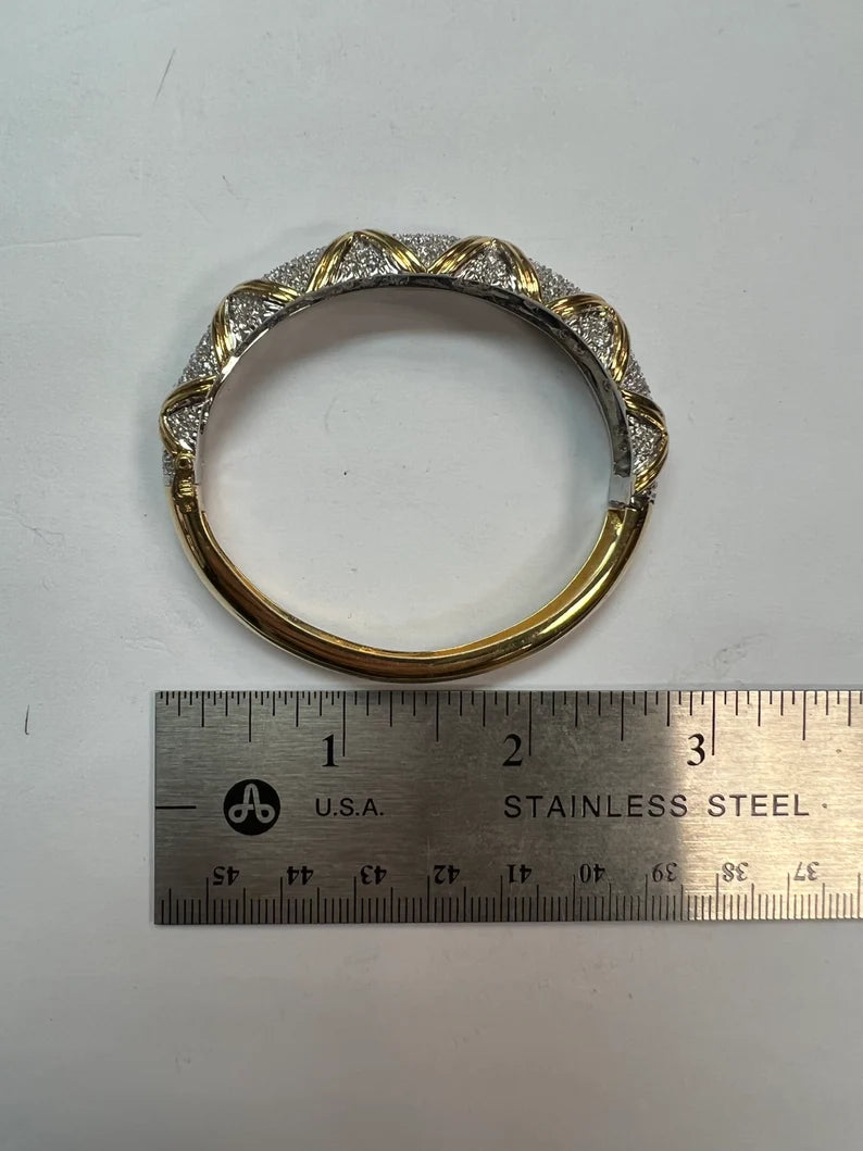 Retro Gold 2.50 Carat Natural Colorless Round Diamond Bangle Bracelet Circa 1960