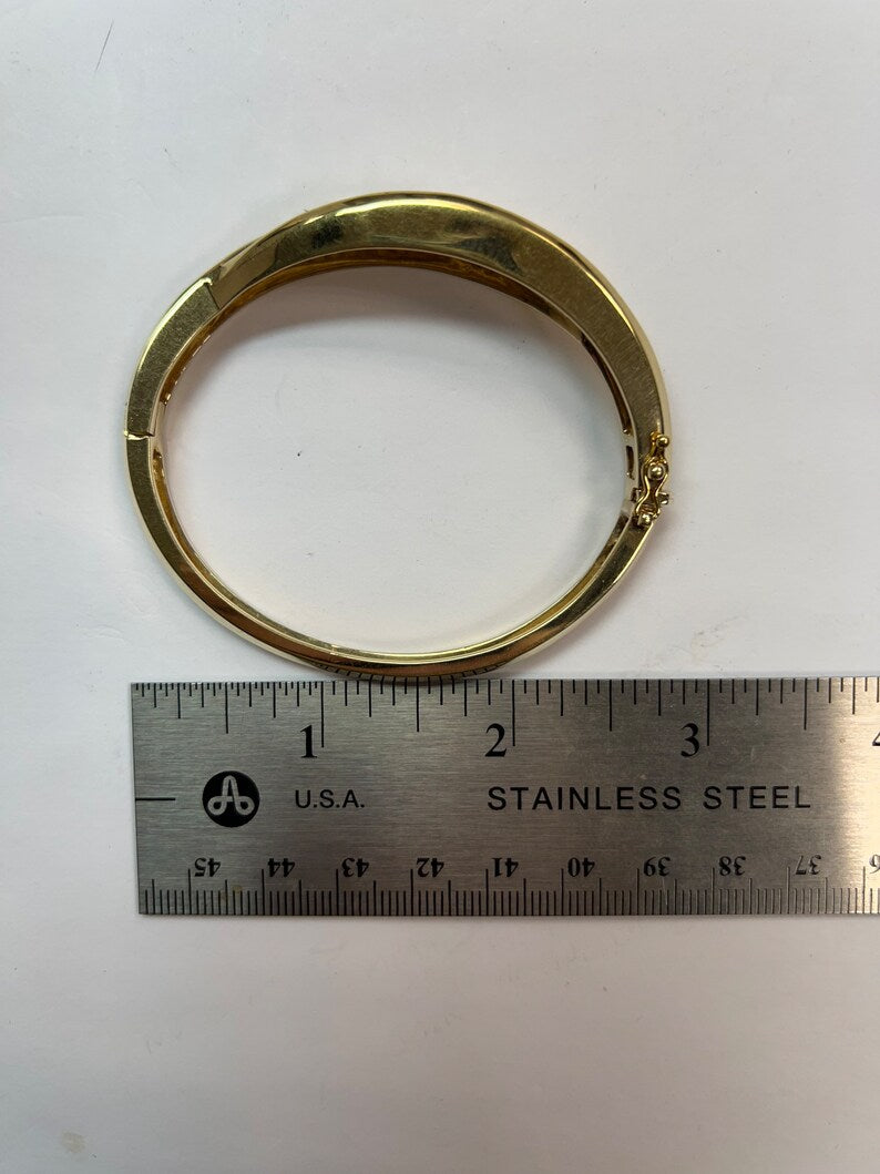 Retro Gold 3.57 Carat Natural Baguette Colorless VS Diamond Bangle Bracelet