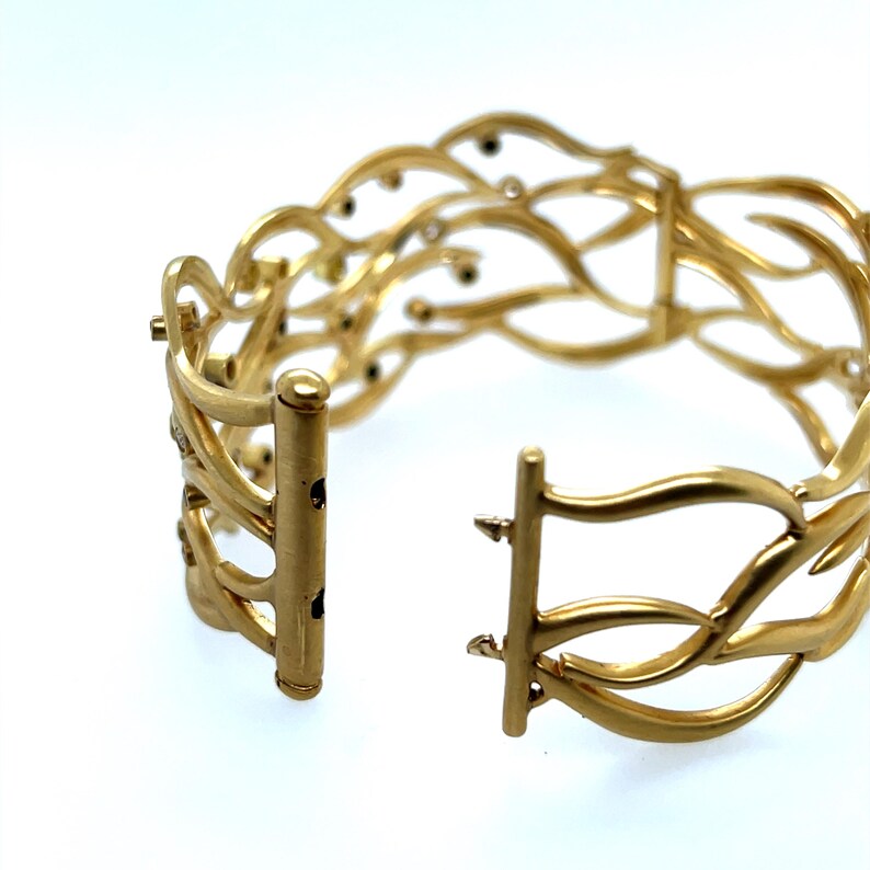 Ladies Modern Gold 1 Carat Natural Colorless and Black Diamond Cuff Bangle