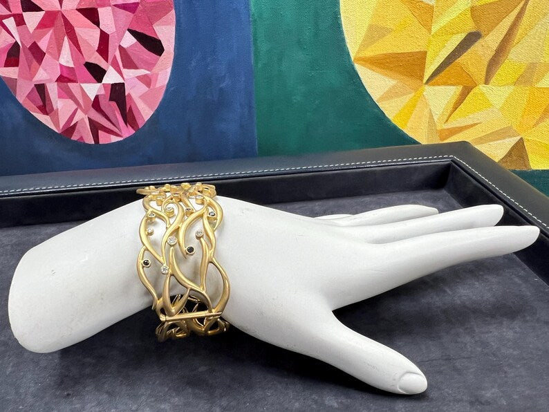 Ladies Modern Gold 1 Carat Natural Colorless and Black Diamond Cuff Bangle