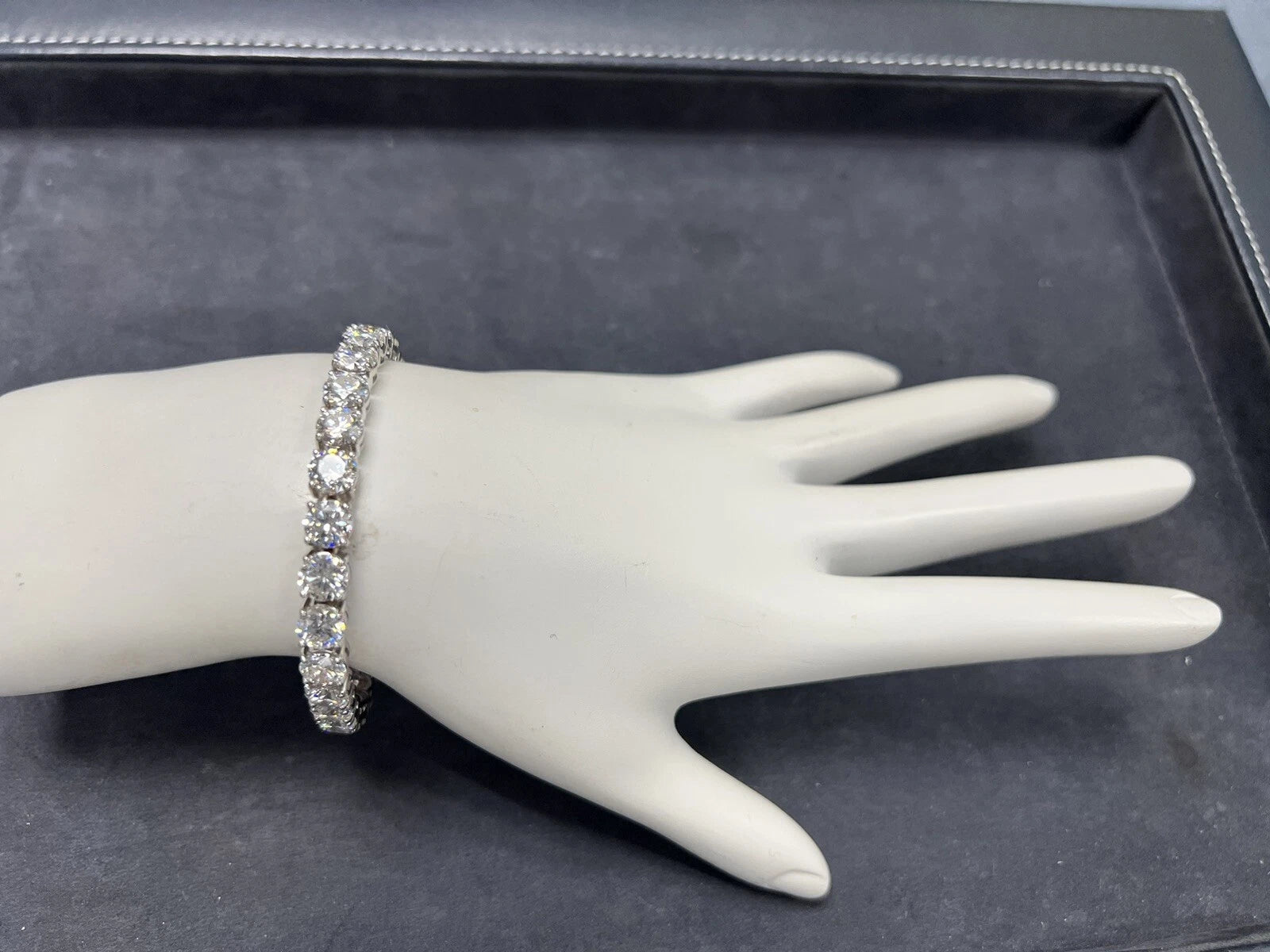 GIA Certified 21.22 carat Natural Round Brilliant E-F Diamond Tennis Bracelet