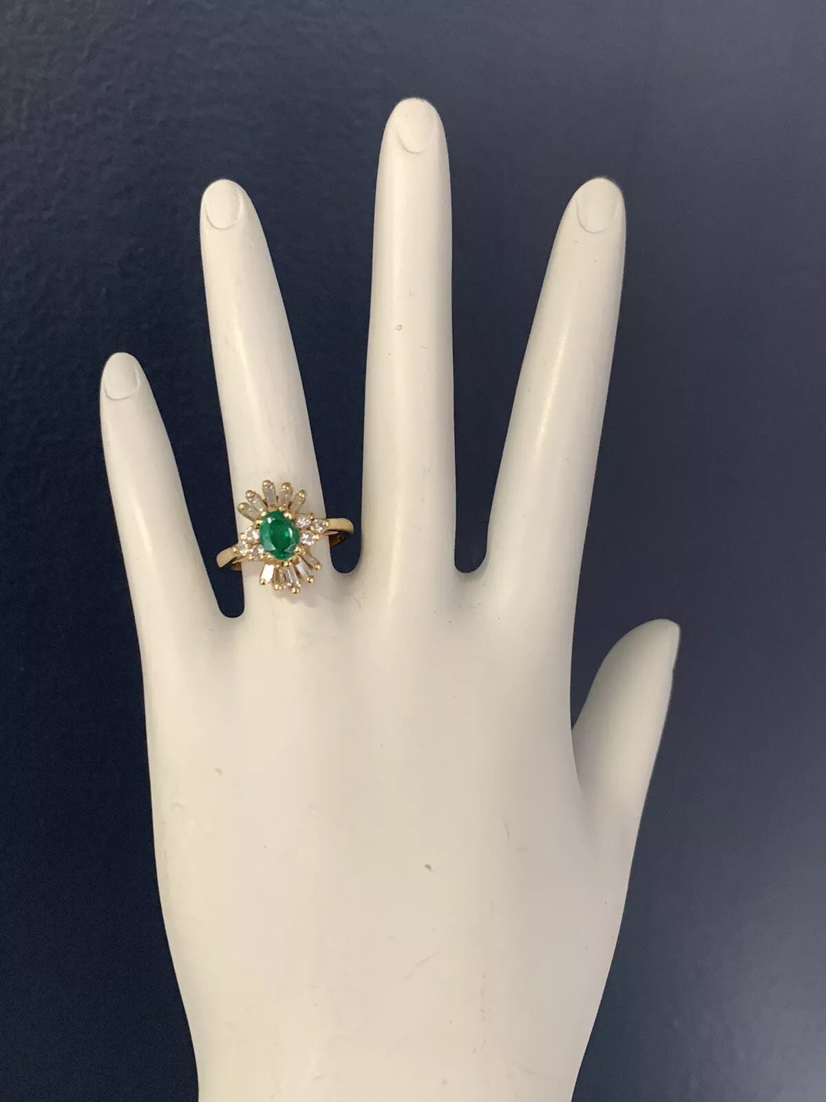 1.30 Carat Retro Gold Ring Natural Oval Green Emerald Gemstone & Diamond 1980