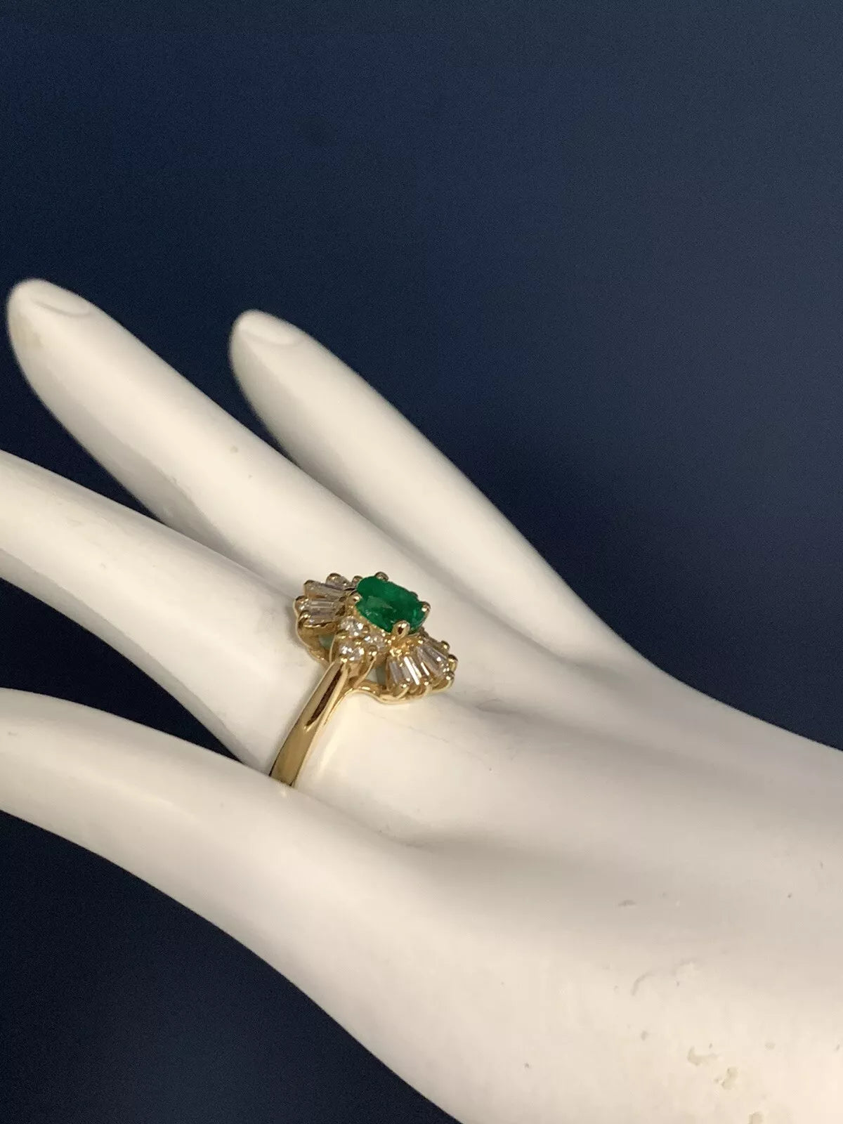 1.30 Carat Retro Gold Ring Natural Oval Green Emerald Gemstone & Diamond 1980