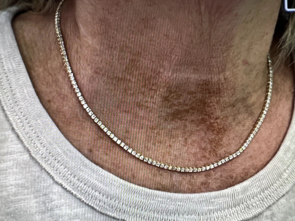 Modern Gold 5.6 Carat Natural H Color VS Round Brilliant Diamond Tennis Necklace
