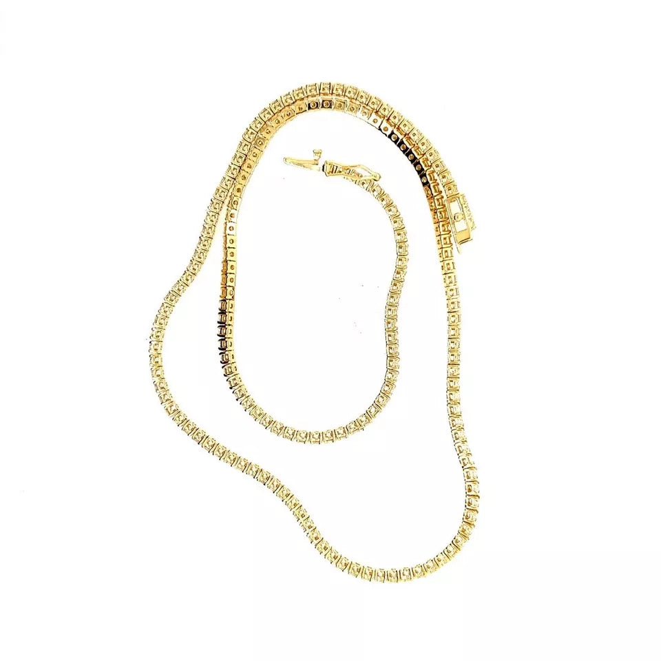 Modern Gold 5.6 Carat Natural H Color VS Round Brilliant Diamond Tennis Necklace