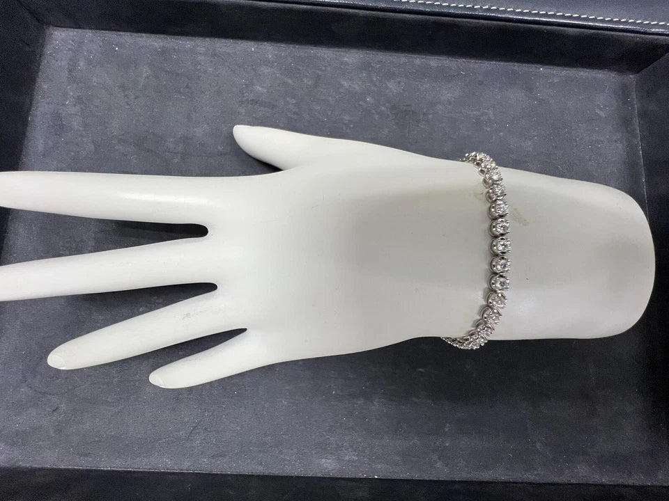 Modern Gold 2.42 Carat Natural Round Brilliant Colorless Diamond Tennis Bracelet