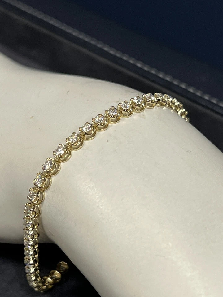 Modern Gold 2.60 Carat Natural Round Brilliant Colorless Diamond Tennis Bracelet